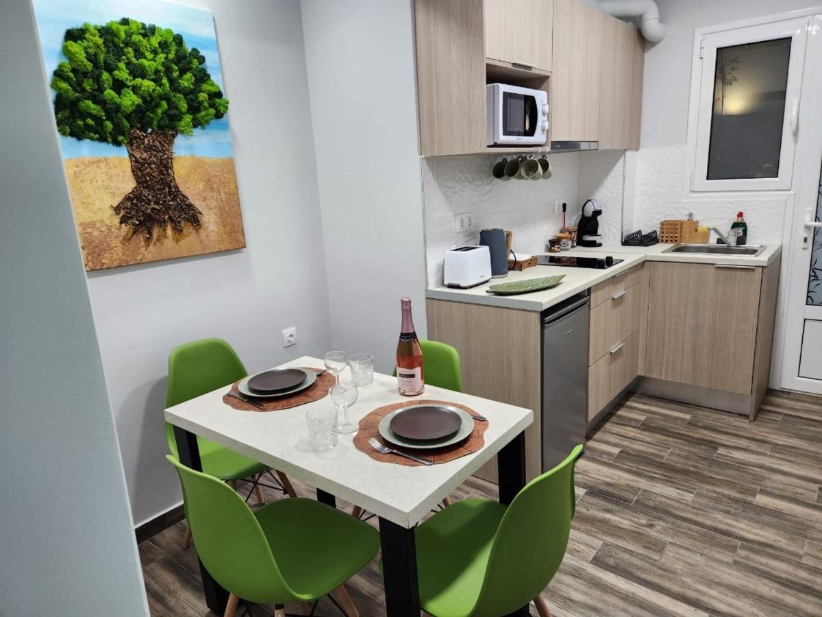 Cozy Apartment Metaxourgeio Greendom Афины Экстерьер фото